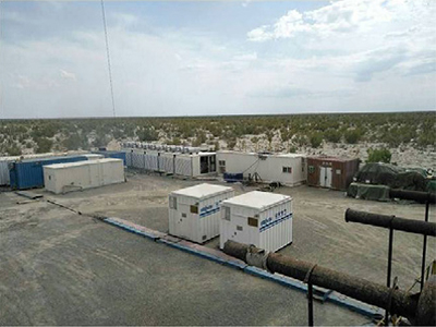 Grupo electrógeno a gas natural 140 (300KW) utilizado en un campo petrolero en Kazajistán